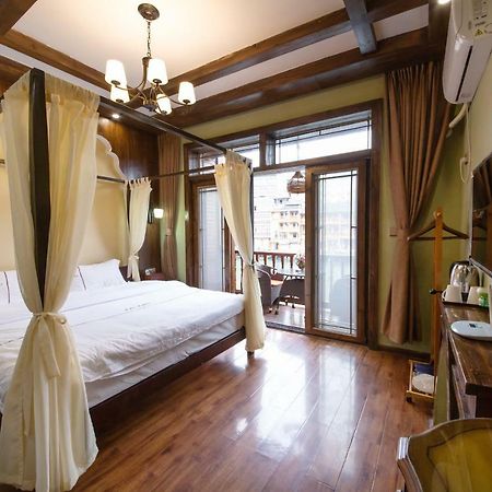 Flower Time Inn เฟิ่งหวง ภายนอก รูปภาพ