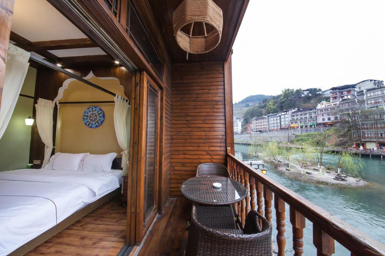 Flower Time Inn เฟิ่งหวง ภายนอก รูปภาพ