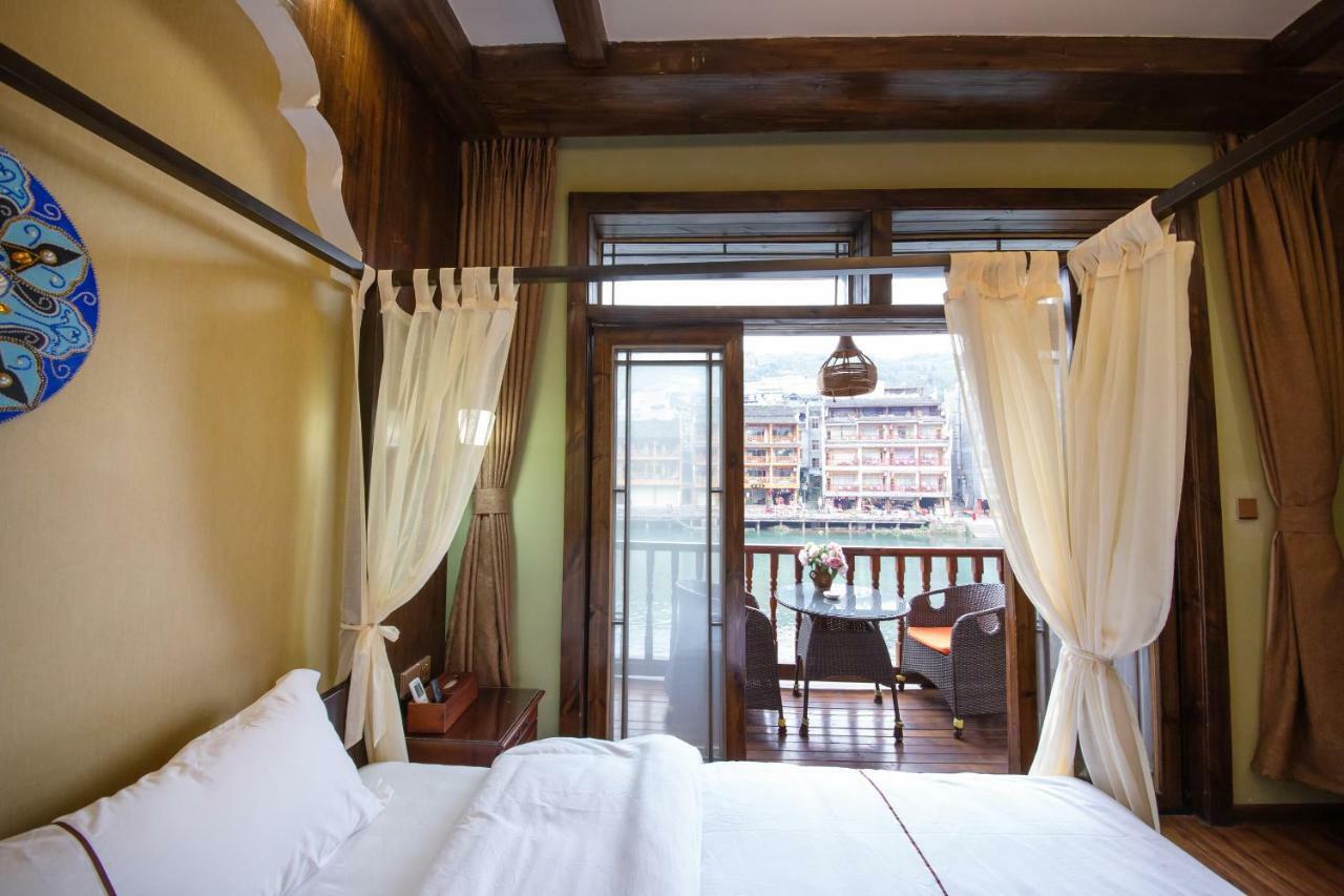 Flower Time Inn เฟิ่งหวง ภายนอก รูปภาพ