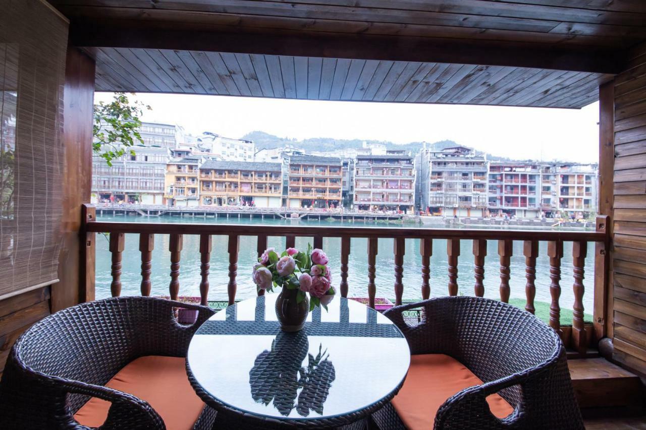 Flower Time Inn เฟิ่งหวง ภายนอก รูปภาพ