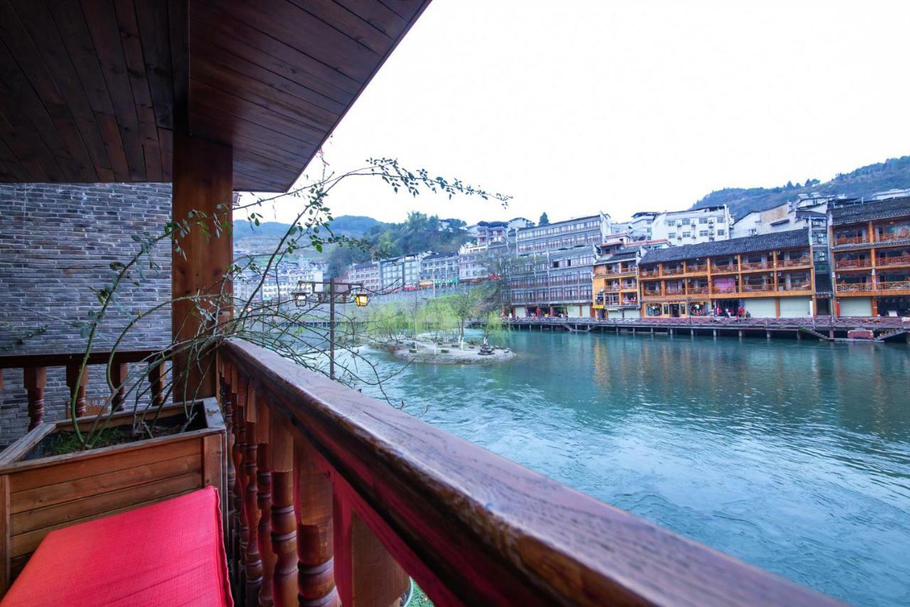 Flower Time Inn เฟิ่งหวง ภายนอก รูปภาพ