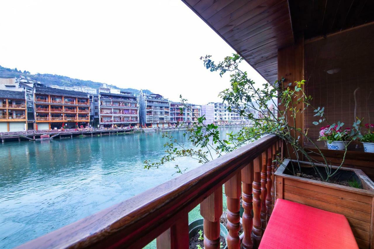 Flower Time Inn เฟิ่งหวง ภายนอก รูปภาพ
