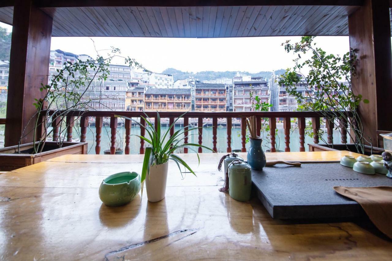 Flower Time Inn เฟิ่งหวง ภายนอก รูปภาพ